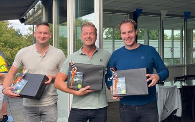 Seniorentrainers dragen na 11 jaar het stokje over