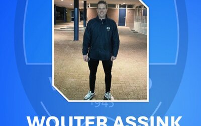 Keeperstrainer Wouter Assink verlengt bij VV Bentelo